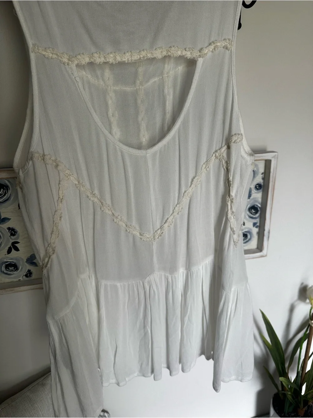 🎯 POL White Lace-Trim Peplum Tank Top - Picture 8 of 9